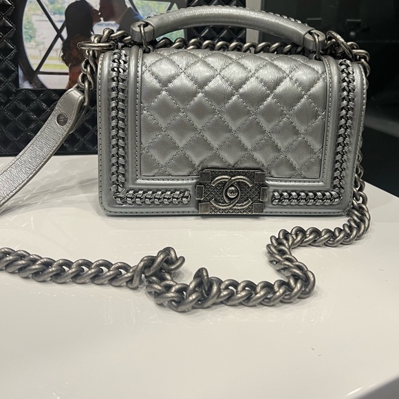 Chanel silver chain around handle boybag small - Picture 2 of 2